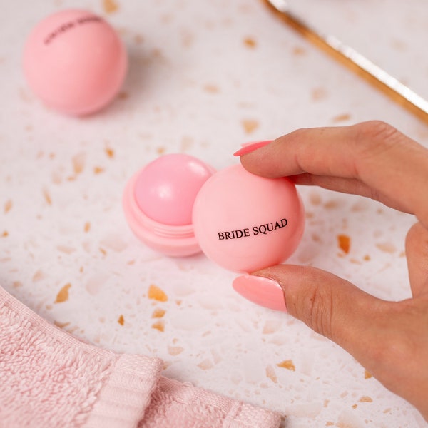 Baume à lèvres EVJF Bride Squad | Un indispensable pour les cadeaux d'enterrement de vie de jeune fille ou les kits anti-gueule de bois | Parfumé à la framboise