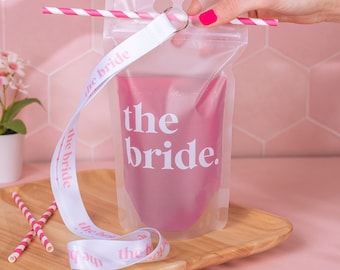 Ensemble de pochettes pour boissons The Bride pour enterrement de vie de jeune fille | Comprend un cordon et une paille en papier assortis