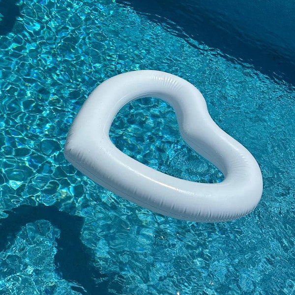 Flotteur de piscine de coeur, flotteur de piscine adulte, flotteur de piscine de mariée, fête de piscine de poule, flotteur de piscine de coeur blanc, flotteur de piscine de coeur de mariage