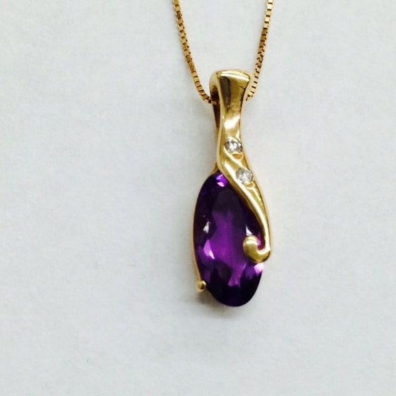 14k Yellow Gold Pear Amethyst Pendant with 18/" Chain