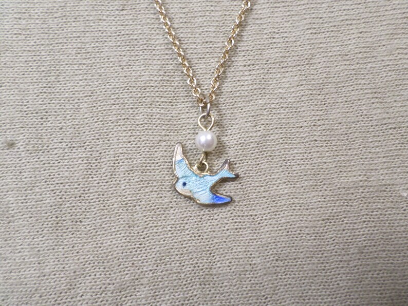Vintage Gold Tone Choker With Enamel Bird Charm and Faux Pearl WK# 5657