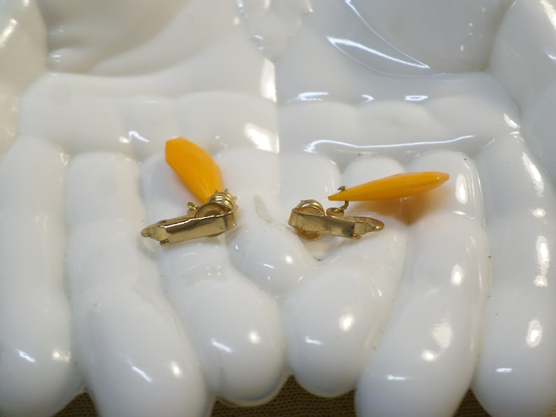 Vintage Gold Tone Dangle Clip On Earrings With Orange Faceted Glass WK# 171