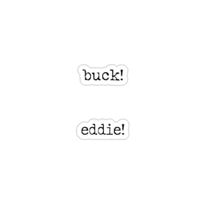 Op de afbeelding: Twee zwart-witte stickers met de woorden "buck!" en "eddie!" erop gedrukt.