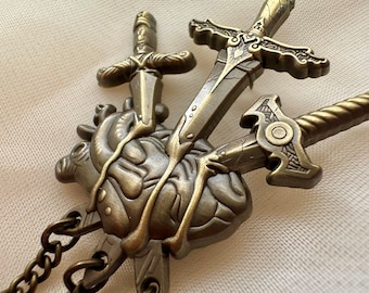 Trójka Mieczy - Metalowa Przypinka Wymiarowa