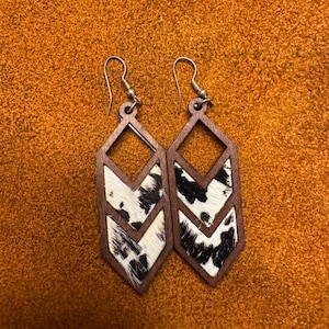 Pendientes con estampado de vaca de Cowboy Carter Beyonce.