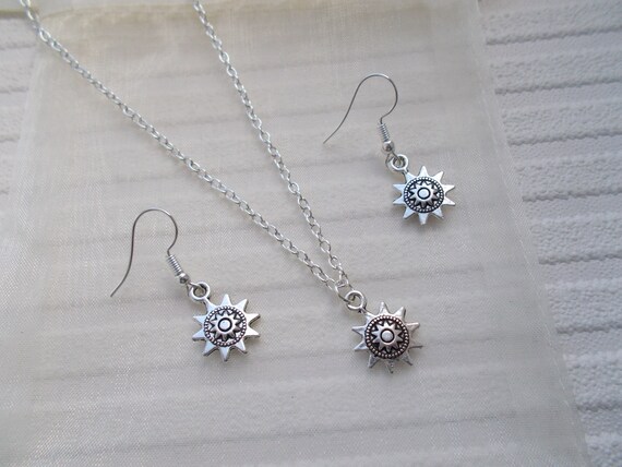 Silver Sun Necklace With Earrings 
