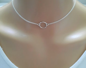 Ring choker necklace - discreet day collar for her - a dainty silver choker with centre ring