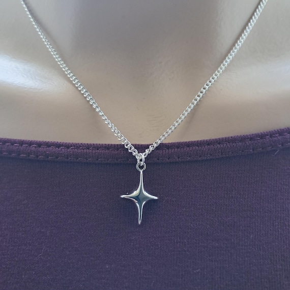 Dainty star necklace, simple jewellery for women, silver accessories, minimalist layering jewellery