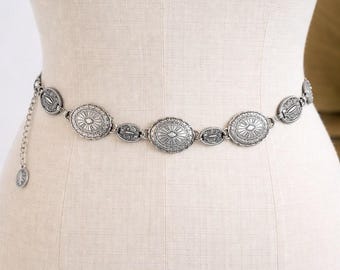 Cinturón vintage Y2K de metal plateado con concho y cadena ajustable hasta la talla XL para mujer.