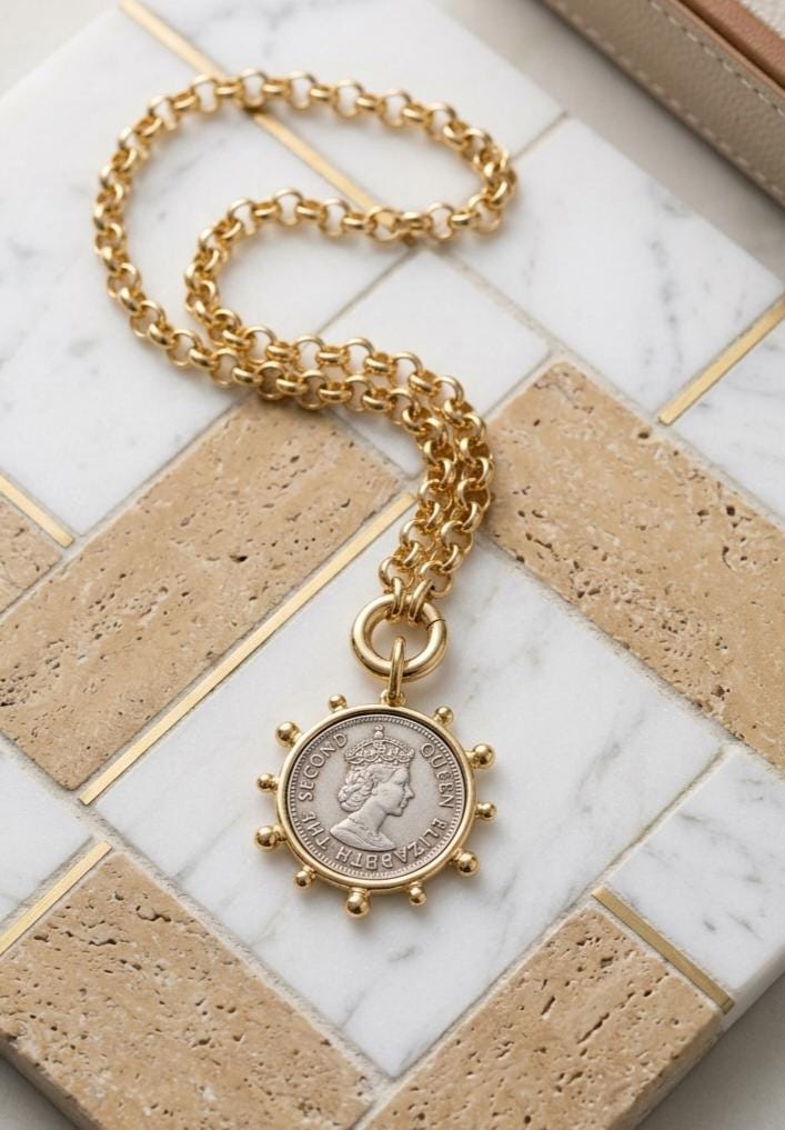 Elizabeth ii charm - Etsy 日本