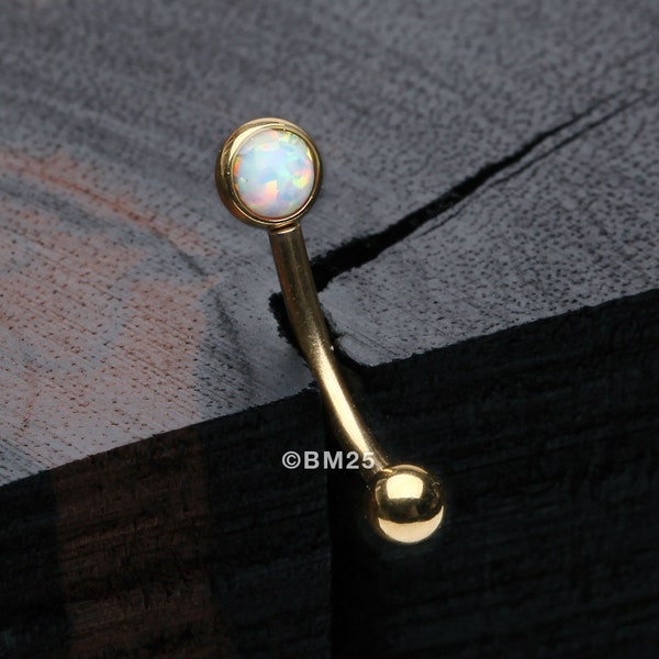 Opale de feu dorée à ajustement serré avec haltères incurvés scintillants, opale blanche