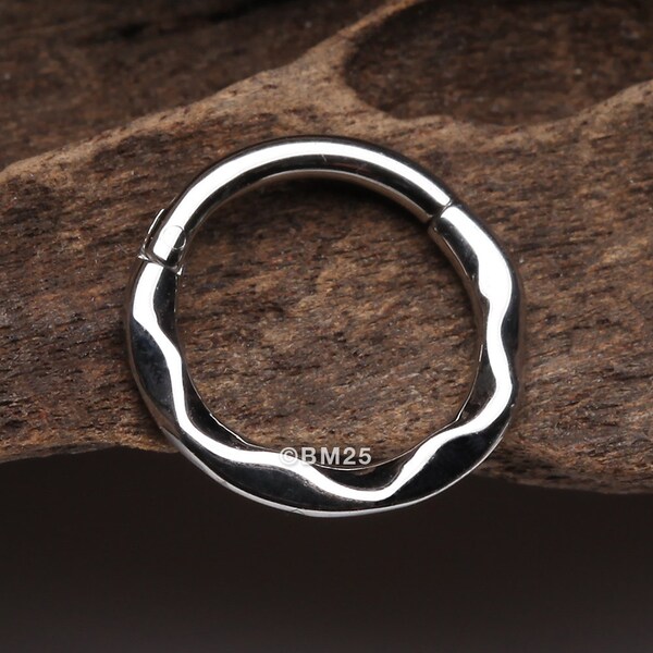 Classic Hammered Wave Seamless Clicker Hoop Ring