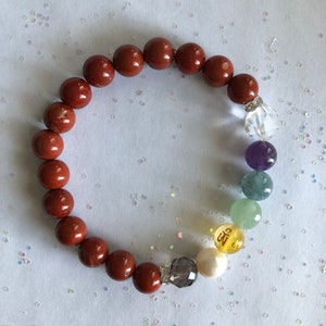 7 Brazalete de estiramiento Chakra. Pulsera de jaspe rojo. Pulsera de energía cristalina. Pulsera de cuentas de cristal. Joyería inspirada en el yoga. Pulsera Chakra.