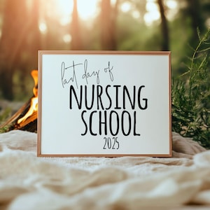 Last Day of Nursing School druckbares Schild 8x10, Letzter Schultag Nursing Graduate, Nursing School, End of School Year Schild