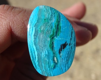 Chrysocolla and Malachite in Quartz Cabochon. Ray Mine, AZ.