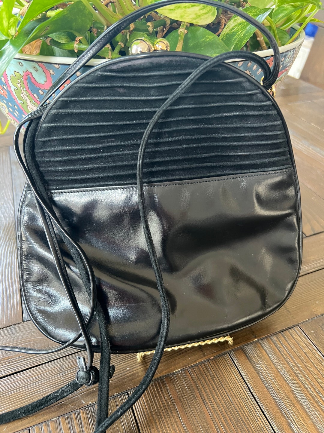 Rara borsa vintage in pelle verniciata/scamosciata nera