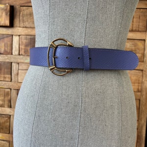 Pretty vintage lavender snake embossed faux leather belt