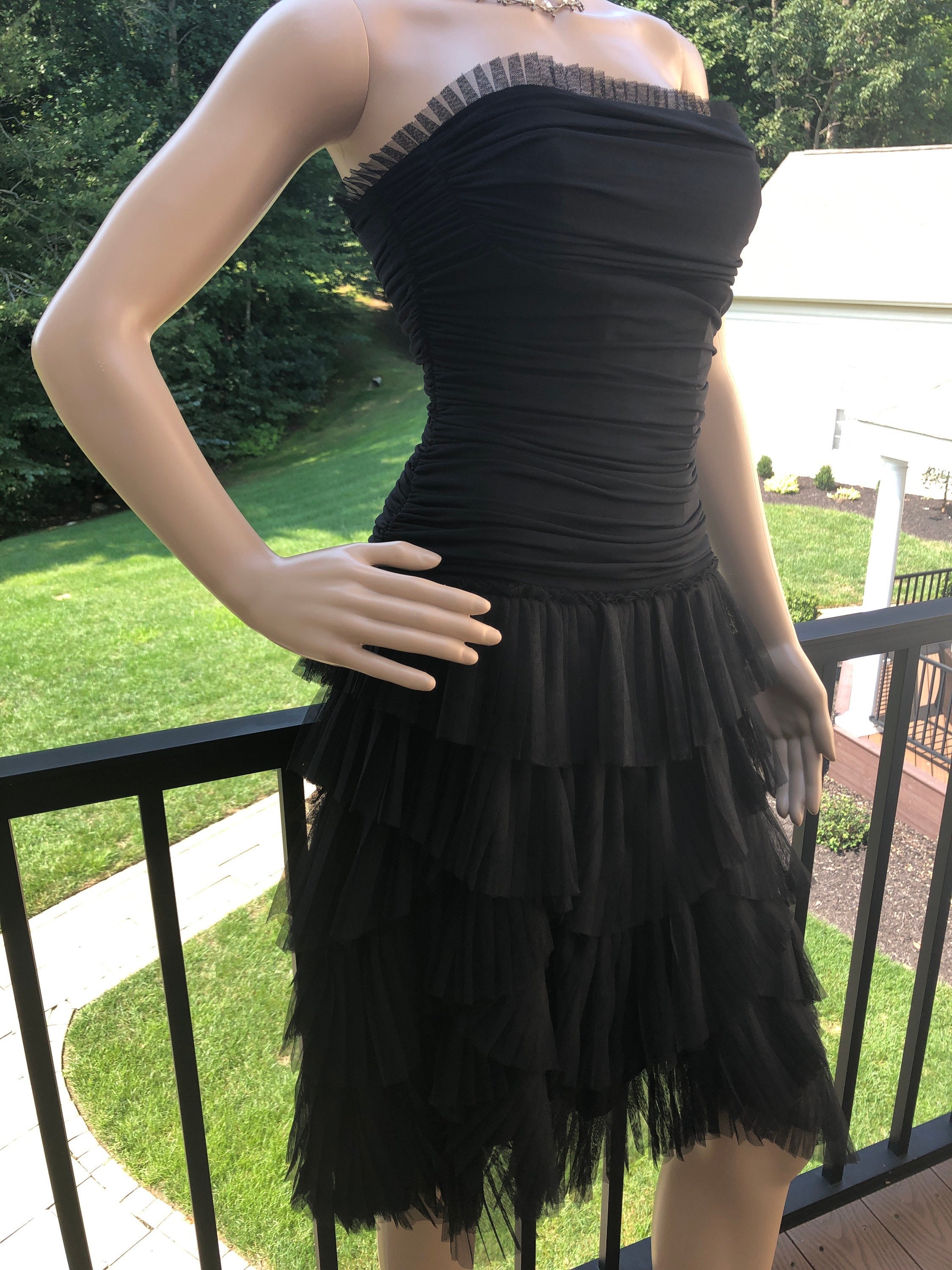 BCBGMAXAZRIA Fabulous Black Retro Strapless Tulle Tiered BCBGMAXAZRIA Fabulous Black Retro Strapless Tulle Tiered
