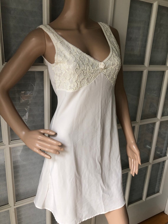 Vintage 90s Val Mode lingerie ivory Chemise - image 1