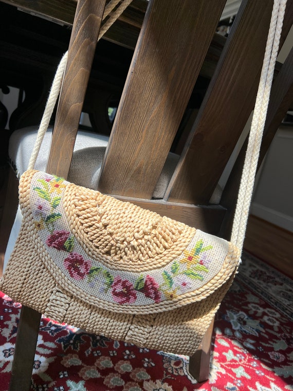 Vintage woven jute handbag with floral embroidery