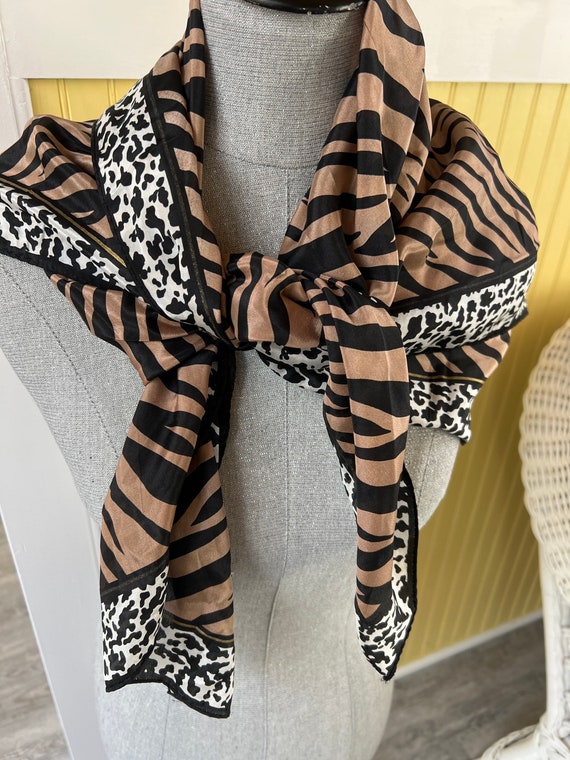 スカーフ [HAZZYS] 25 S/S 100% SILK White Leopard Petit Silk Scarf Leopard White Silk Scarf – Gratitude Fashion Limited