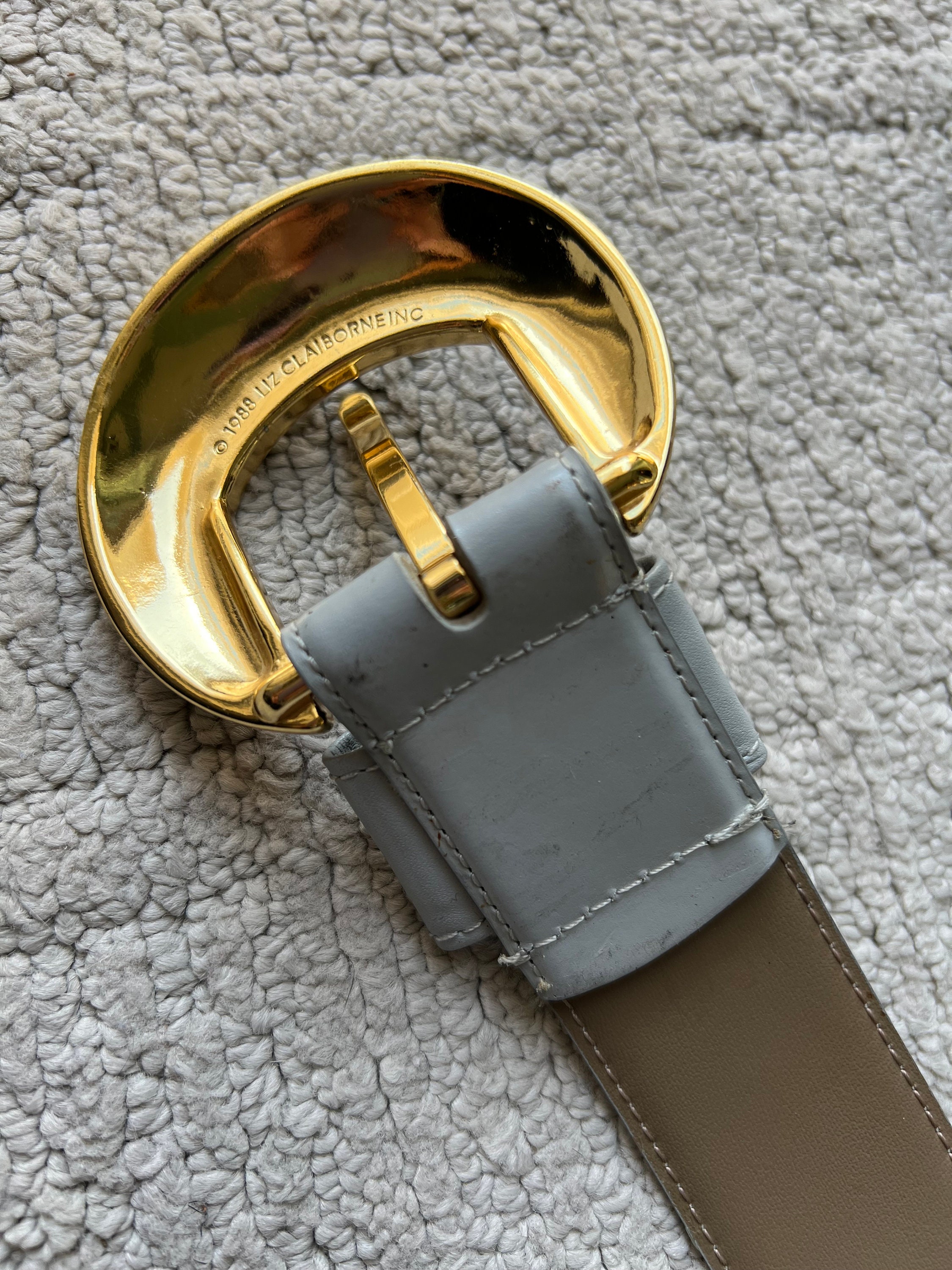Vintage Liz Claiborne Full-Grain Leather Gray Belt Gold Tone Hardware Buckle M Liz Claiborne Belt Genuine Leather Gray Gold D Buckle 1990s  main image 4