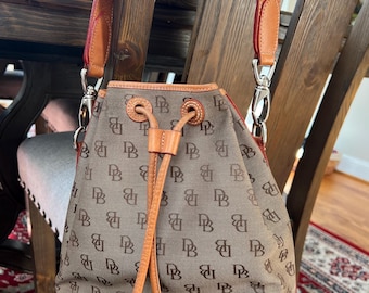 Vintage Dooney and Bork logo brown/cognac leather bucket bag
