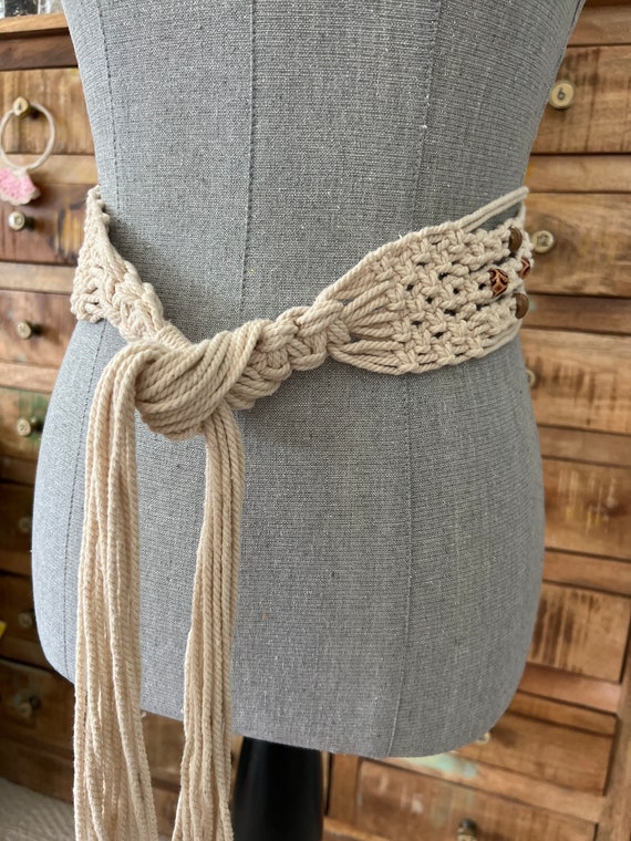 Vintage macramé & wooden bead boho festival belt