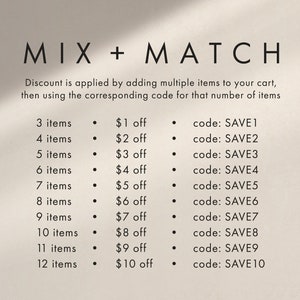 Może przedstawiać: Grafika promocyjna z napisem "MIX + MATCH" dużymi, pogrubionymi literami. Poniżej lista szczeg&oacute;łowo opisująca rabaty za zakup wielu przedmiot&oacute;w, od 1 &euro; zniżki za 3 przedmioty do 10 &euro; zniżki za 12 przedmiot&oacute;w, z odpowiednimi kodami rabatowymi.
