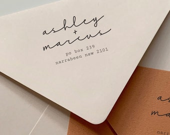 Sobres personalizados: invitaciones de boda boho chic con remitente