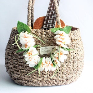 Bijou de sac / Plumeria blanc / Collier de ruban / Accessoires de sac / Panier de fleurs / Sac d&#39;été / Sac de plage en paille / Panier français / Sac tropical