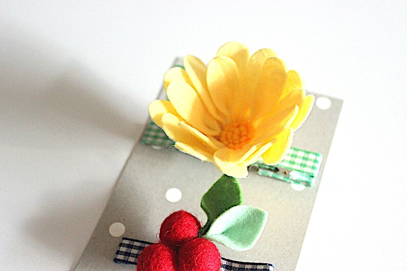 Daisy Felt Flower Hair Clip with Gingham check Ribbon / Set of daisy and berry hair clip image 2