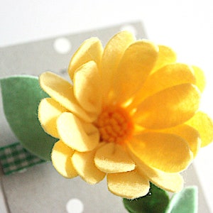 Daisy Felt Flower Hair Clip with Gingham check Ribbon / Set of daisy and berry hair clip image 4