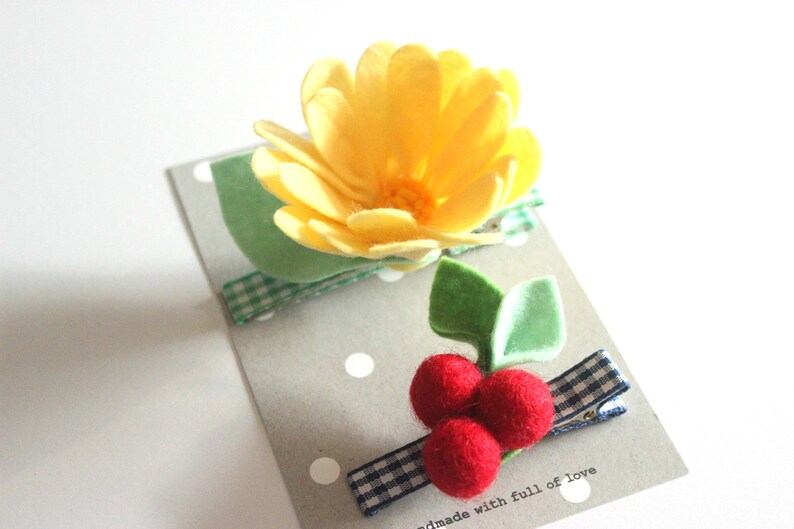 Daisy Felt Flower Hair Clip with Gingham check Ribbon / Set of daisy and berry hair clip image 3