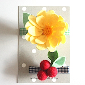 Daisy Felt Flower Hair Clip with Gingham check Ribbon / Set of daisy and berry hair clip image 1