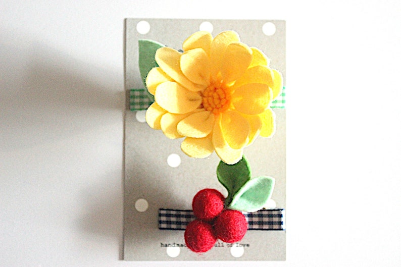 Daisy Felt Flower Hair Clip with Gingham check Ribbon / Set of daisy and berry hair clip image 1