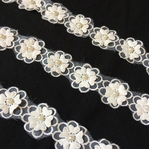 24 White Lace Flower (24 pcs = 1 yard ) ,  Sew On Embroidered Patch 4cm x 4cm F-33