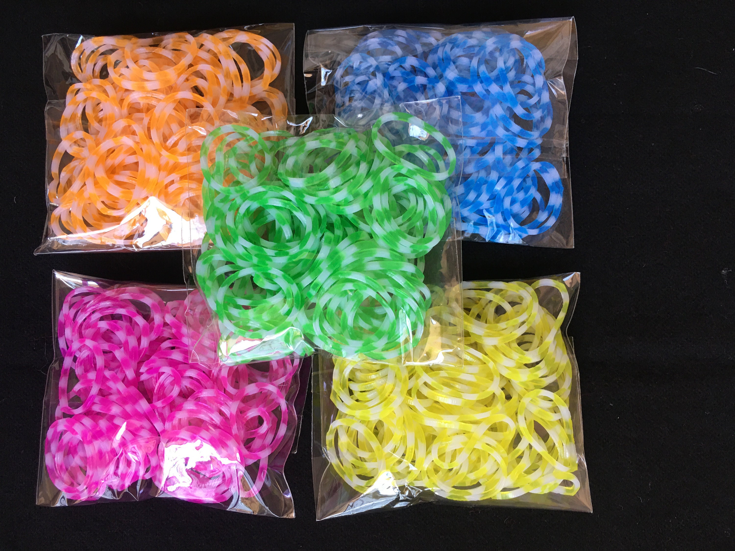WIVOWI Loom 5200+ Rubber Bands Refill Loom Set: 8 Colors Glow in The Dark 5000 Loom Bands,200 Colored S-Clips,10 Charms,1 Upgrade Crochet Hook for