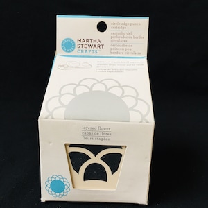 Martha Stewart Crafts Layered Flower Punch , Circle Edge Punch Cartridge New D-113