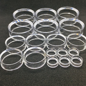18 Acrylic Round Display Stand 3 different Sizes For Baseball Display, X'mas Ornament Display and Photograph, Crystal Ball Display.. E3-175