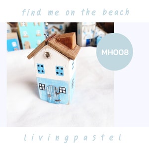 Little wooden beach cottage, Beach Diorama, Little Driftwood shelf ornament, Tiny House Small Decorative, Little Cottage, New Home Gift