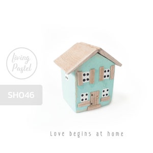 Little Driftwood shelf ornament, Driftwood Cottage, Coastal home decor, Rustic home decor, Small wood house for mini wooden village