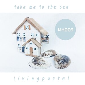 Little wooden beach cottage, Beach Diorama, Tiny Driftwood shelf ornament, Miniature House Wooden Decoration, Little Cottage, New Home Gift
