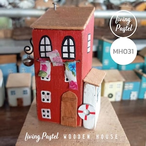 Rustic Seaside Cottage: Handcrafted Miniature Homes - Ideal for Shelves, Tabletops