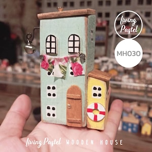 Handmade Beach Cottage: Rustic Seaside Decor for Your Home