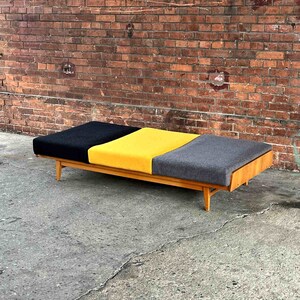 High End restauriertes Tagesbett Tagesliege Gästebett Daybed Liege von TON 1974, elegantes Mid-Century Design Bild 4