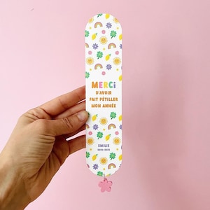 Marcapáginas mágico personalizado para profesor: regalo colorido de fin de curso. Mensaje de agradecimiento con nombre y año escolar.