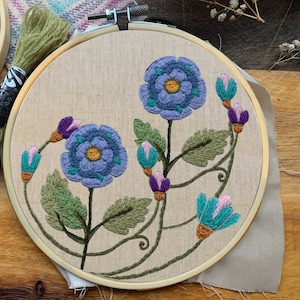 Modern crewel flower kit -  Modern Crewel Embroidery Kit with calico fabric  - to fit an 8 inch embroidery hoop