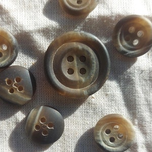 20mm Brown/Beige Horn Buttons, High quality Horn Buttons, 20mm 4 hole buttons, Horn Buttons, brown buttons, bone buttons, mottled buttons