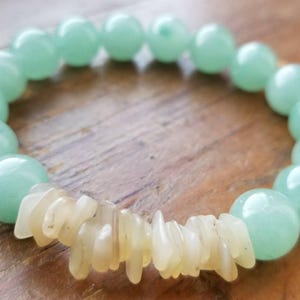 Green Jade Mother of Pearl Heishi Stretch Bracelet, Green Jade Bracelet, Jade Jewelry, Mother of Pearl Jewelry, Beach Bracelet